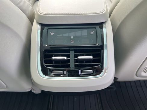 Used 2022 Volvo XC90 T6 Inscription w/ Lounge Package image 20