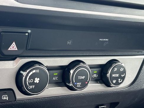 Used 2019 Toyota Tacoma SR5 RWD image 29