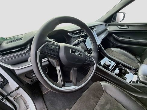 Used 2023 Jeep Grand Cherokee L Laredo AWD/4WD image 13