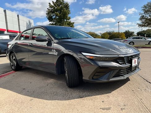 Used 2025 Hyundai Elantra SEL image 5