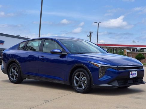 Used 2025 Kia K4 FWD image 3