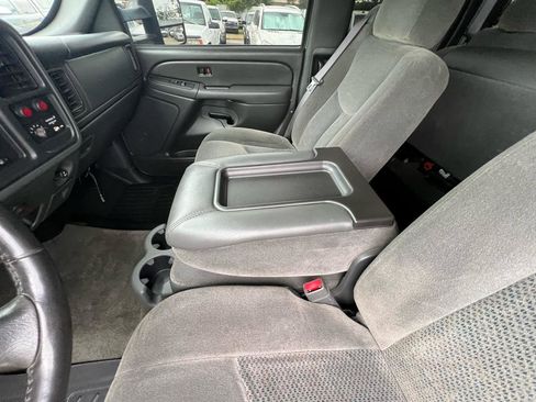 Used 2007 Chevrolet Silverado 2500 LT w/ Heavy-Duty Power Package image 48