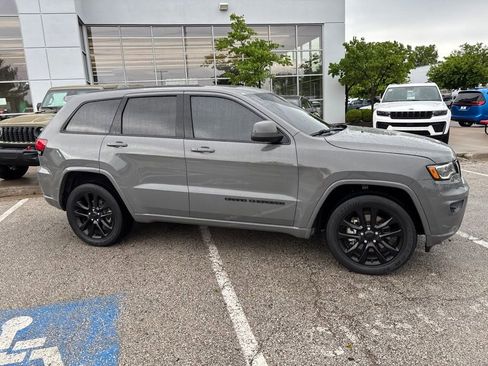 Used 2021 Jeep Grand Cherokee Laredo X AWD/4WD image 32