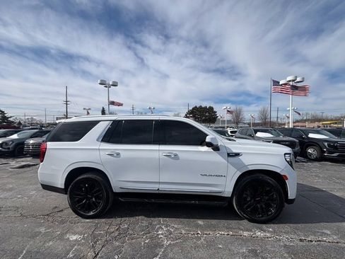 Used 2021 GMC Yukon SLT w/ SLT Premium Package image 4