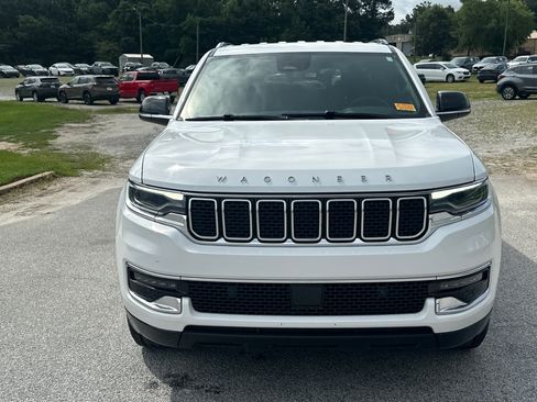 Used 2024 Jeep Wagoneer L Series II RWD image 2