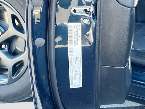 Certified 2024 Chrysler Pacifica Premium FWD image 33