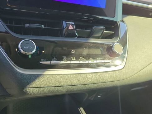 Used 2025 Toyota Corolla LE image 23