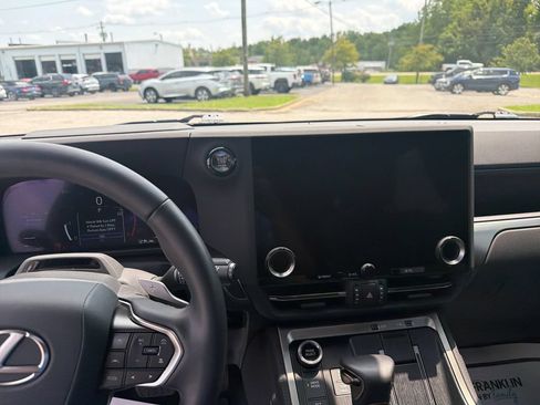 Used 2024 Lexus GX 550 w/ Accessory Package (2T) AWD/4WD image 20