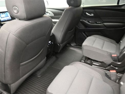 Used 2023 Chevrolet Traverse LT image 23