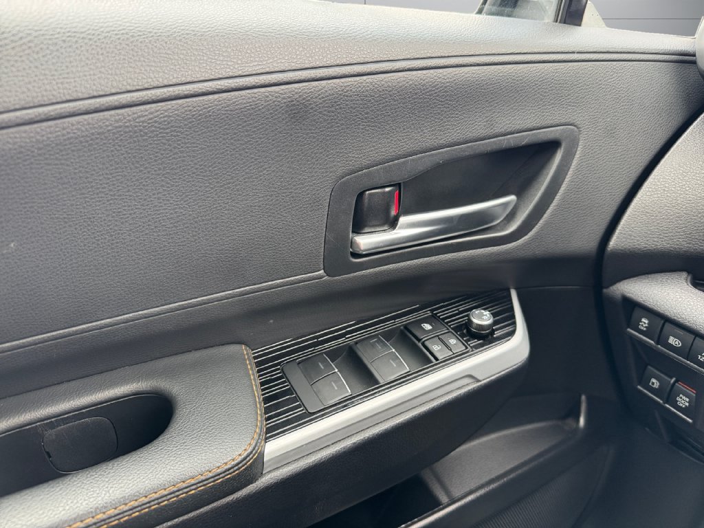 Certified 2025 Toyota Sienna XLE Woodland Edition AWD/4WD image 11