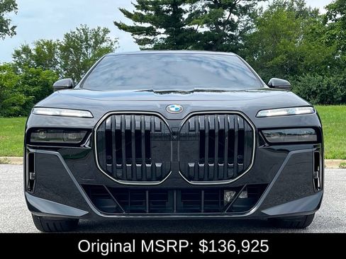 Used 2025 BMW 760i xDrive w/ Executive Package AWD/4WD image 2