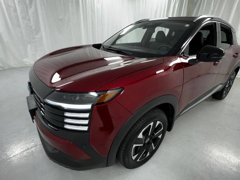 Certified 2025 Nissan Kicks SR FWD image 7