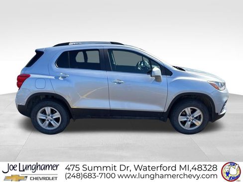 Used 2018 Chevrolet Trax LT w/ LT Convenience Package AWD/4WD image 2