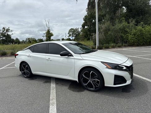 Used 2024 Nissan Altima 2.5 SR w/ SR Premium Package FWD image 1