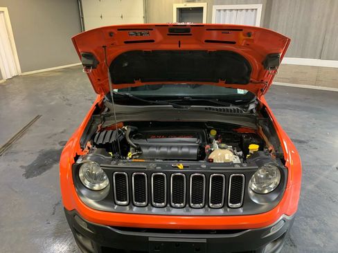 Used 2016 Jeep Renegade Latitude w/ Popular Equipment Group AWD/4WD image 25
