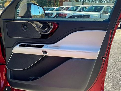 Used 2025 Lincoln Aviator Reserve w/ Jet Appearance Package image 24