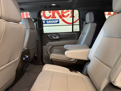 Used 2023 GMC Yukon XL SLT w/ SLT Premium Package image 22