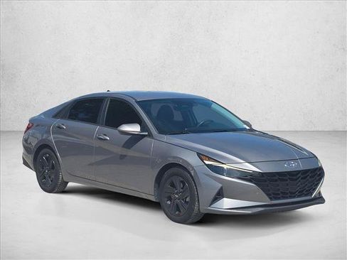 Used 2023 Hyundai Elantra SEL w/ Cargo Package FWD image 3