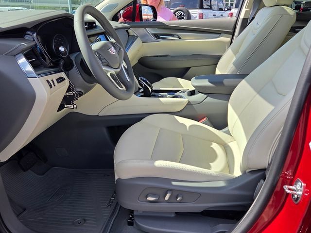 Used 2026 Cadillac XT5 Premium Luxury w/ Driver Assist Package FWD image 11