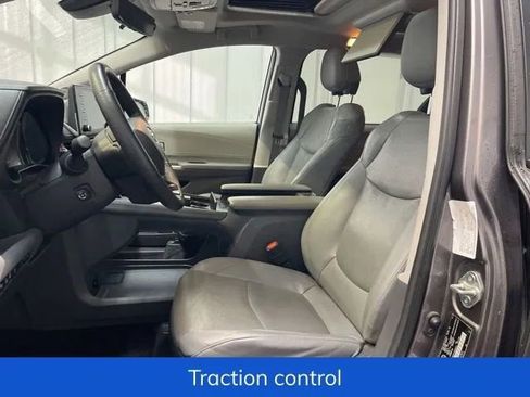 Used 2022 Toyota Sienna Limited image 11