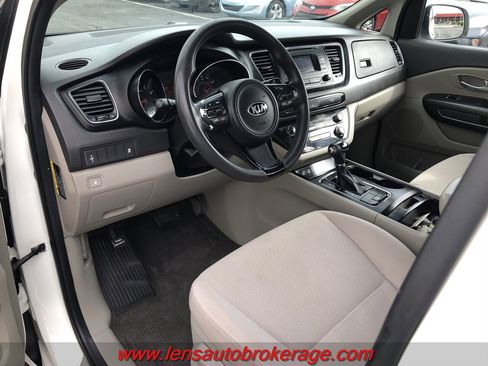 Used 2016 Kia Sedona L image 10