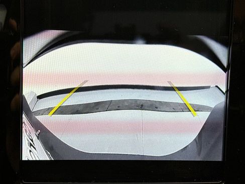 Used 2025 Volvo XC40 B5 Core image 15