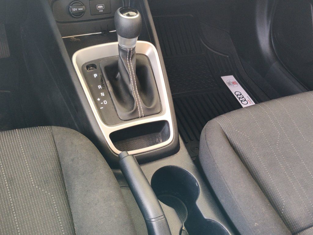 Used 2020 Hyundai Venue SE FWD image 27