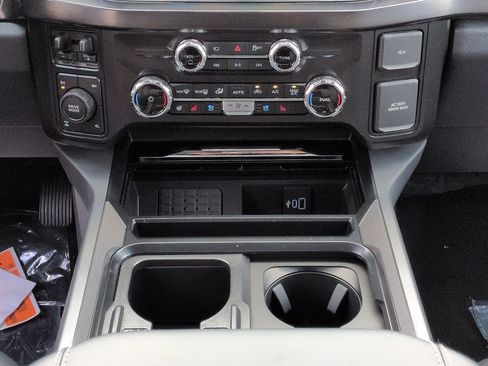 New 2026 Ford F250 Lariat w/ Black Appearance Package image 18