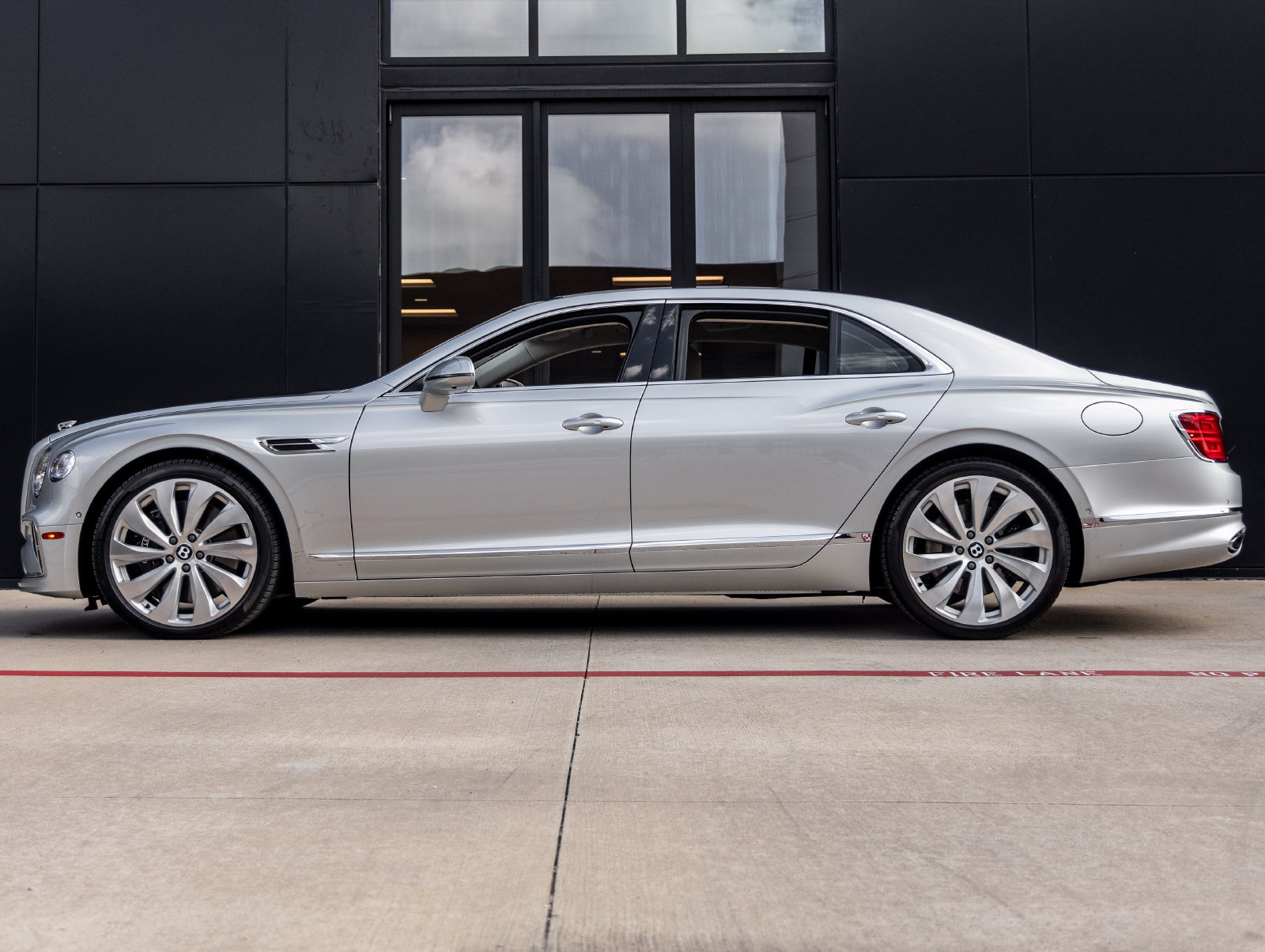 Used 2026 Bentley Flying Spur V8 AWD/4WD image 9