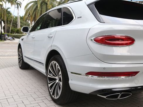 Used 2021 Bentley Bentayga image 11