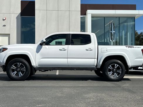 Used 2018 Toyota Tacoma TRD Sport w/ Technology Package RWD image 6
