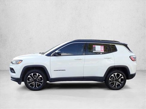 Used 2023 Jeep Compass Limited AWD/4WD image 2