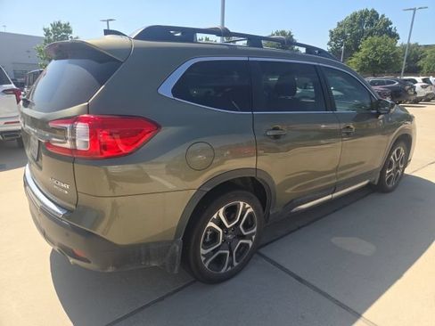 Used 2025 Subaru Ascent Limited AWD/4WD image 3
