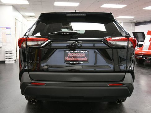 Certified 2022 Toyota RAV4 LE image 6