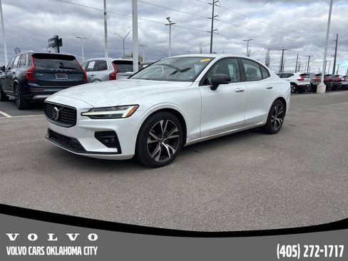 Certified 2025 Volvo S60 B5 Core image 1