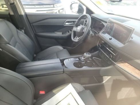 Used 2025 Nissan Rogue Platinum FWD image 9