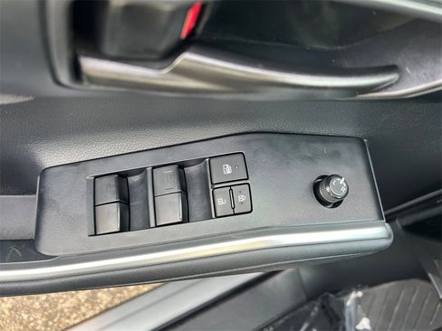 Used 2024 Toyota Highlander LE image 20