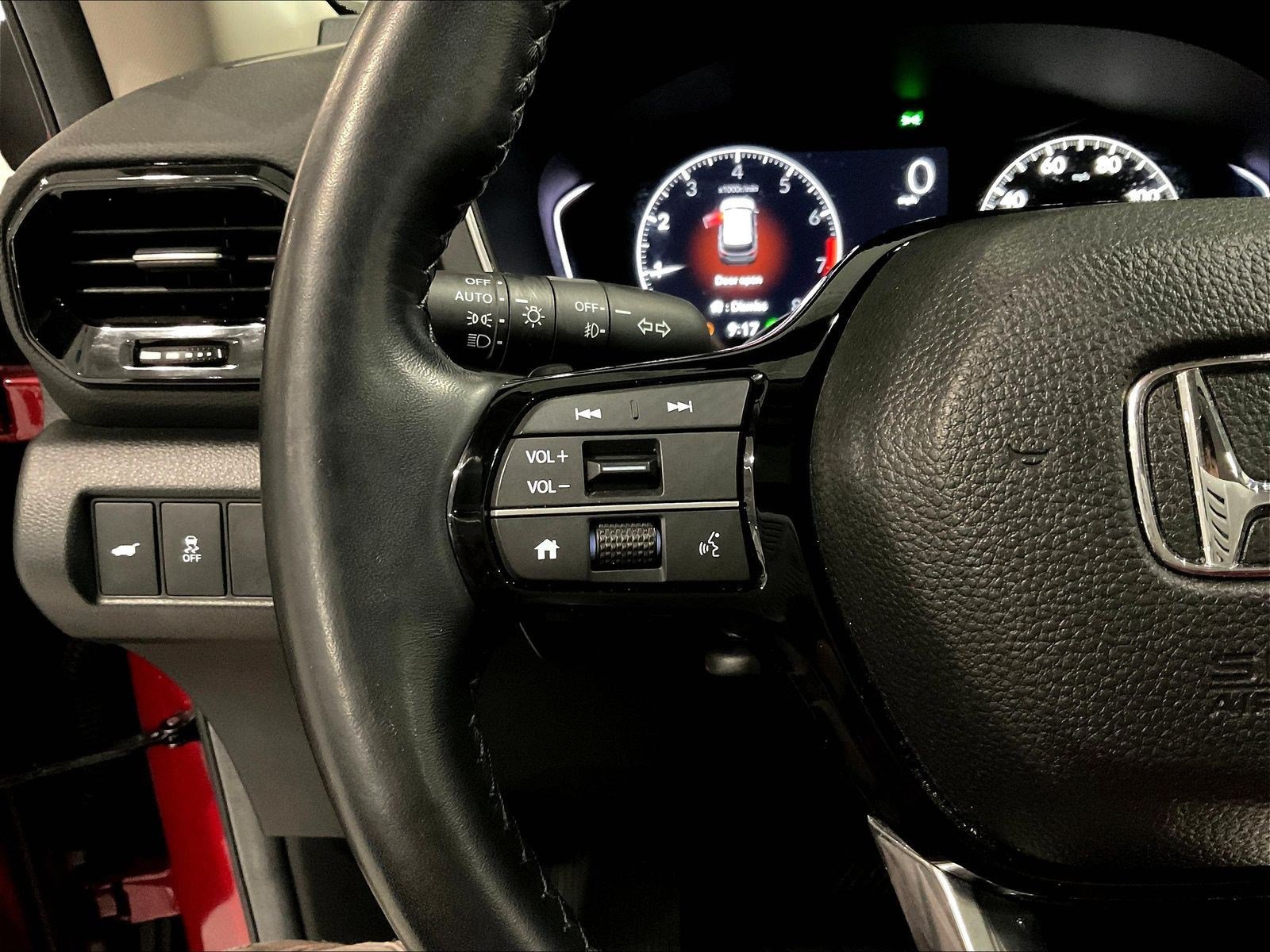 Used 2025 Honda Pilot Touring image 11