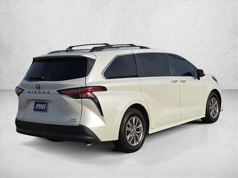 Used 2022 Toyota Sienna XLE FWD image 5