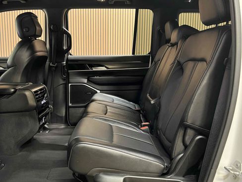 Used 2024 Jeep Wagoneer L Series II RWD image 78