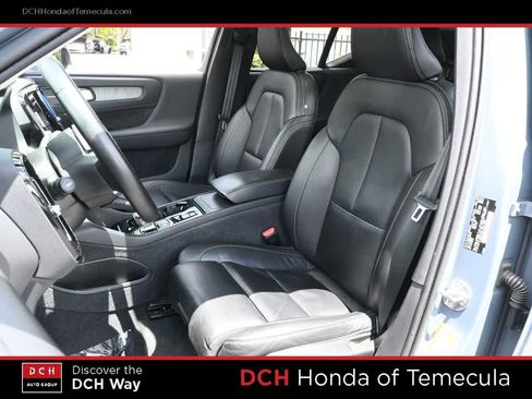 Used 2023 Volvo XC40 B5 Plus AWD/4WD image 17