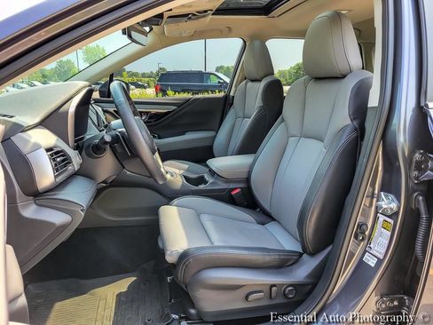 Used 2025 Subaru Outback Limited XT AWD/4WD image 8