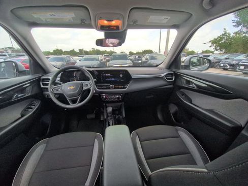 Used 2025 Chevrolet TrailBlazer LT AWD/4WD image 25