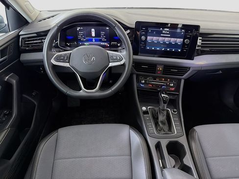 Used 2025 Volkswagen Jetta SE FWD image 25