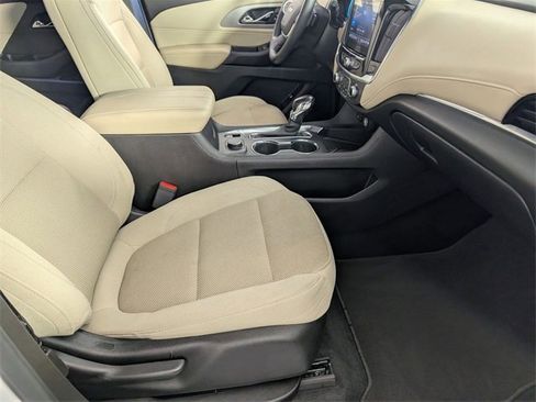 Used 2022 Chevrolet Traverse LT image 33