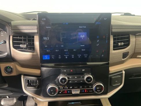 Used 2024 Ford Expedition Limited image 13