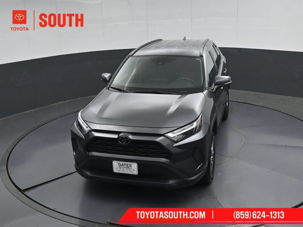 Used 2025 Toyota RAV4 XLE AWD/4WD image 47