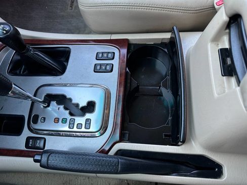 Used 2004 Toyota Land Cruiser image 53