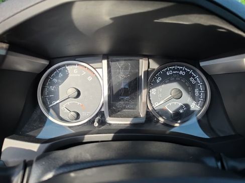 Used 2018 Toyota Tacoma SR5 AWD/4WD image 15