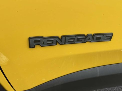 Used 2023 Jeep Renegade Latitude AWD/4WD image 8